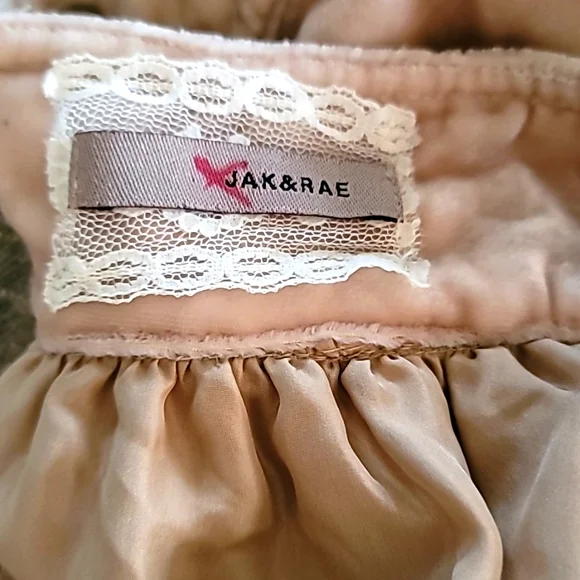 Elegant Cream Jacket with Studded Details - Picture 4 of 4